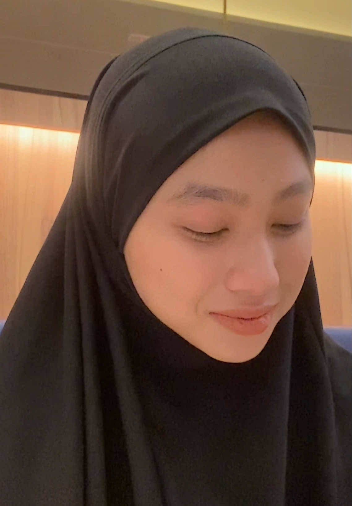 sorry , org comel pakai helmet kan mmg macam ni