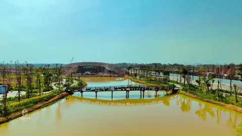 💎 RA MẮT TÒA CHUNG CƯ ĐẦU TIÊN – ALLUVIA CITY ✨ THÀNH PHỐ KHOÁNG NÓNG BÊN SÔNG HỒNG ✨ 📍 SỐNG CHUẨN RESORT – NGAY CẠNH HÀ NỘI - Đại đô thị 198ha của Xuân Cầu Holdings - Mật độ chỉ ~16%, cảnh quan xanh – mặt nước – sông Hồng bao quanh - Sở hữu khoáng nóng tự nhiên hiếm có, phong cách sống wellness đẳng cấp 🏙️ TOÀ THÁP ĐẦU TIÊN – ĐIỂM NHẤN CAO TẦNG TẠI ALLUVIA - Cao 39 tầng, thiết kế hiện đại, mặt đứng kính sang trọng - View sông – công viên – hồ trung tâm - Hệ tiện ích khối đế: bể bơi resort, onsen khoáng nóng, gym – spa, thương mại 🏠 DANH MỤC CĂN HỘ DÀNH CHO MỌI NHU CẦU - Căn 1–3 phòng ngủ: bố trí hợp lý, tối ưu ánh sáng & tầm nhìn - Diện tích linh hoạt, đáp ứng nhu cầu ở – đầu tư – cho thuê - Giá tham khảo thị trường từ 70 triệu/m² 💼 CHÍNH SÁCH GIAI ĐOẠN ĐẦU – CƠ HỘI ĐẸP NHẤT - Giai đoạn mở bán đầu tiên vào cuối tháng 11 - Ưu tiên chọn căn – chọn tầng đẹp - Phù hợp khách an cư và nhà đầu tư săn đón dự án mới phía Đông Hà Nội 🎁 ƯU ĐÃI DỰ KIẾN CHO KHÁCH MỞ BÁN ĐỢT 1 - Hỗ trợ tài chính linh hoạt đến 80% - Chính sách ưu đãi riêng theo từng loại căn - Nhiều quà tặng & quyền lợi khi giữ suất sớm #alluviacity  #alumi  #khoangnong #onsen 