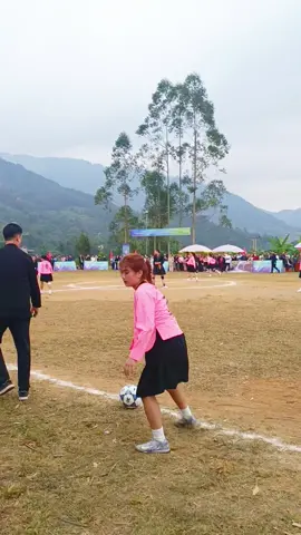 em mặc áo số 7 đây :)) Giải bóng đá nữ