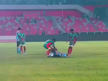 তোমাদের কাছ থেকে এটা কখনো আসা করি নাই তার বিশ্ব চ্যাম্পিয়ন আর্জেন্টিনা তারা আমাদের মেহমান ছিল এটা করা একদম উচিত হয়নি...