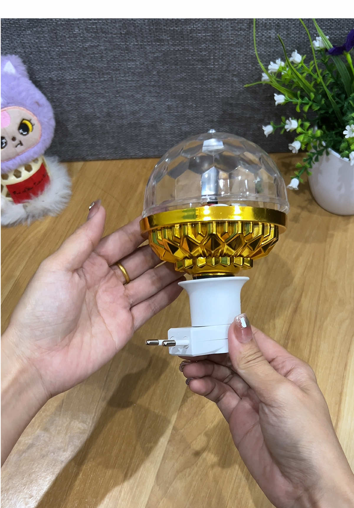 Nó rẻ mà đẹp thật sự các bác ạ #denxoay360do #denlednhieumau #trangtritet #xuhuong #tranghatay96 