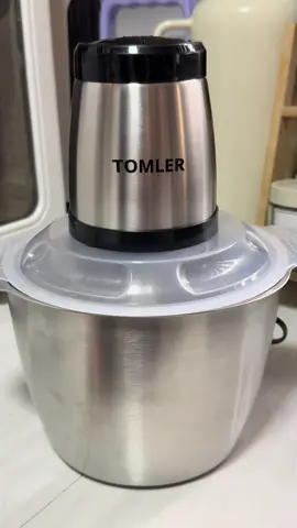 Akala ko hindi sya nakaka grind pero grabe sobrang pino hindi na kami nagmamani mani magkadkad ng mga gulay. Super must have!! #foodprocessor #tomler 