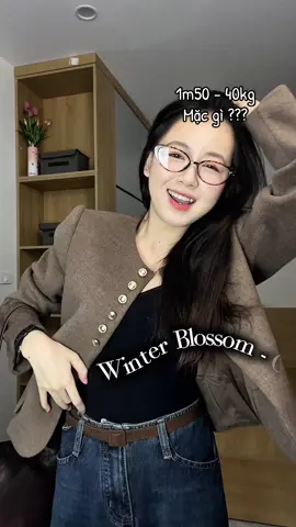Đầu tui đã nghĩ ra “bẩy bẩy bốn chín” outfit khi mở hộp bst Winter Blossom - @Calie.vn và thấy em áo này 🫶🏻🫶🏻🫶🏻#m50 #nganmet5 #macgidexinh #outfit #myoufit 