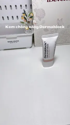 Kem chống nắng finish đẹp, gia' hssv là đây chứ còn đâu nữaaa                   #kemchongnang #skincare #chamsocda #xh #viral                           @Soda việt quốc                                            @Soda việt quốc 