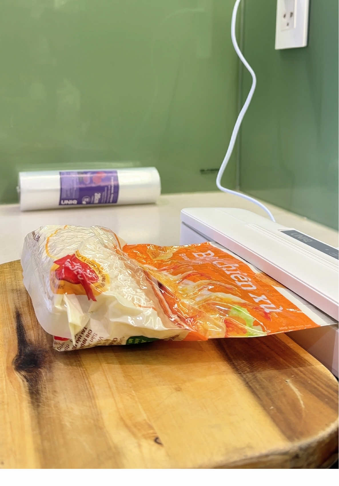 Lại tiếp tục đến với mẹo bảo quản đồ ăn để mình luôn có thực phẩm tươi mới nấu đồ ăn sáng cho bé mỗi ngày #anngoncungmint #kitchentips #mayhutchankhong #mayhanmiengtui #uniq