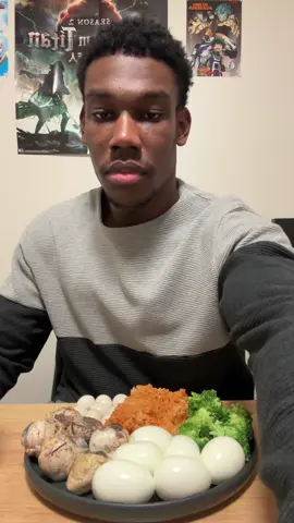 Rice, broccoli, 10 quail eggs, 6 chicken eggs and 6 duck balut. Still hungry after so I had 2 bananas, 1 apple and some strawberries. Video is in 2x speed. 