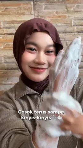 pake sabun yang kandungannya udah level up🩵 #sabunpencerah #brighty #sabunbatang #barsoap