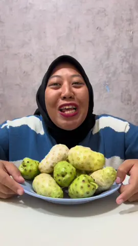 Nyobain buah mengkudu #RelaxAdaRelaxa #RelaxaAnimeEdition #MyRelaxaStyle @Relaxa.ID 