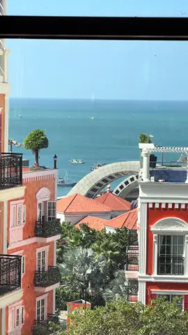 “ Có một vài khoảnh khắc đẹp trong đời, đẹp đến nổi chỉ muốn sống với nó mãi mãi …. “ #diatrunghaiphuquoc #sunsettown 