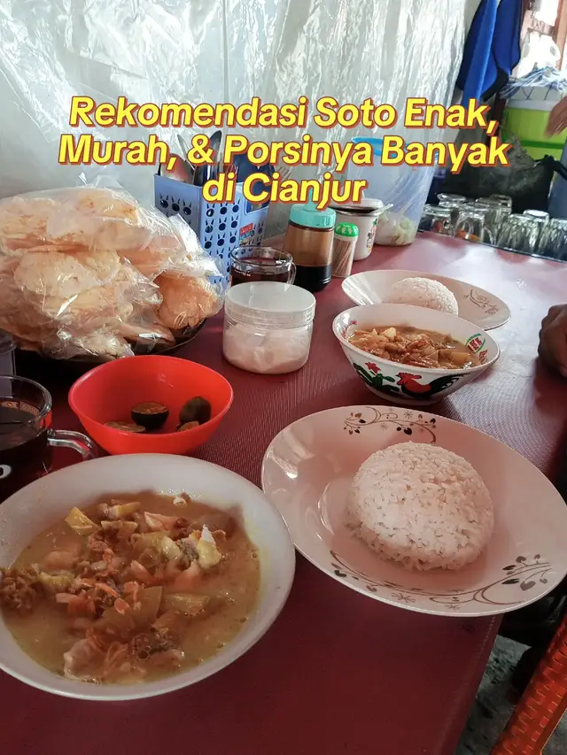 Menurut aku Soto Kuning Pak Eko ini salah satu soto murah yang enak banget di Cianjur. Aku udah lupa harganya 😭, kalau gak salah sekitar 16k-17k seporsi itu pun lupa udah include nasi apa belum ya 😄 Kalau lagi jam makan siang, banyak banget yang beli. Pokoknya wajib cobain, gak bakal nyesel! 😋 #kulinercianjur #rekomendasitempatmakan #rekomendasikuliner #cianjur 