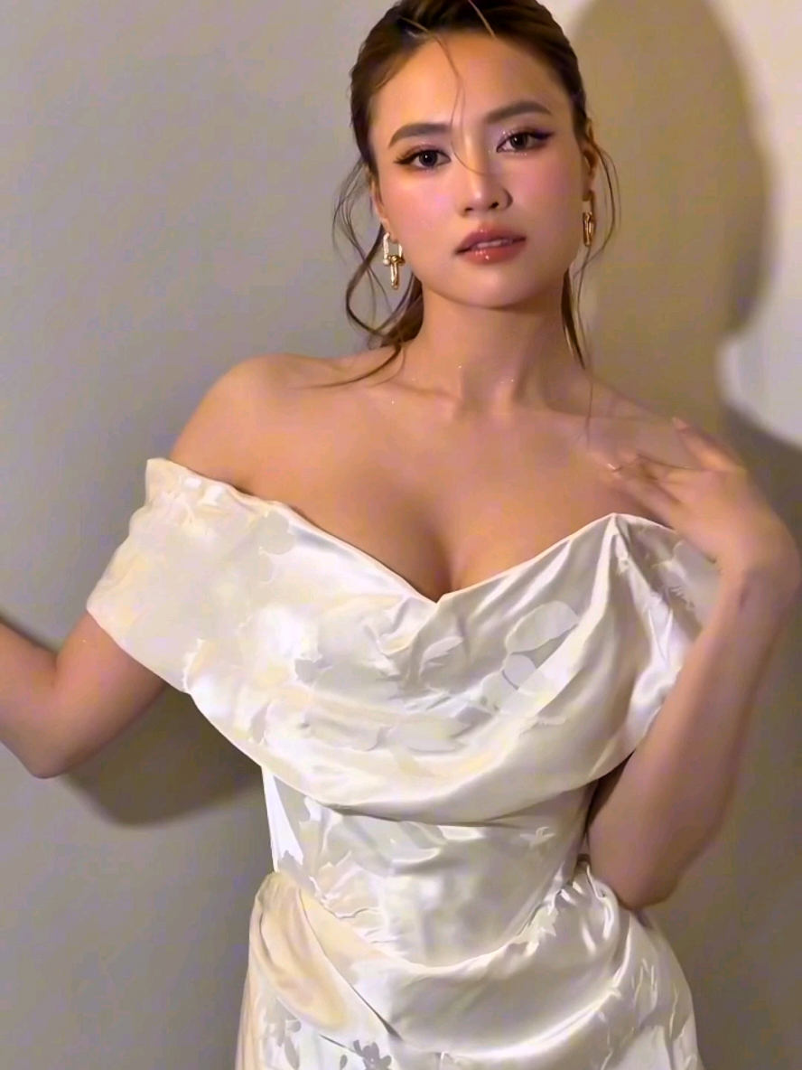 Ninh Dương Lan Ngọc chiếm spotlight khi diện outfit gần nửa tỷ đồng tại sự kiện, riêng chiếc váy từ thương hiệu Vivienne Westwood này có giá 300tr !!! #ninhduonglanngoc #saigkndaily 