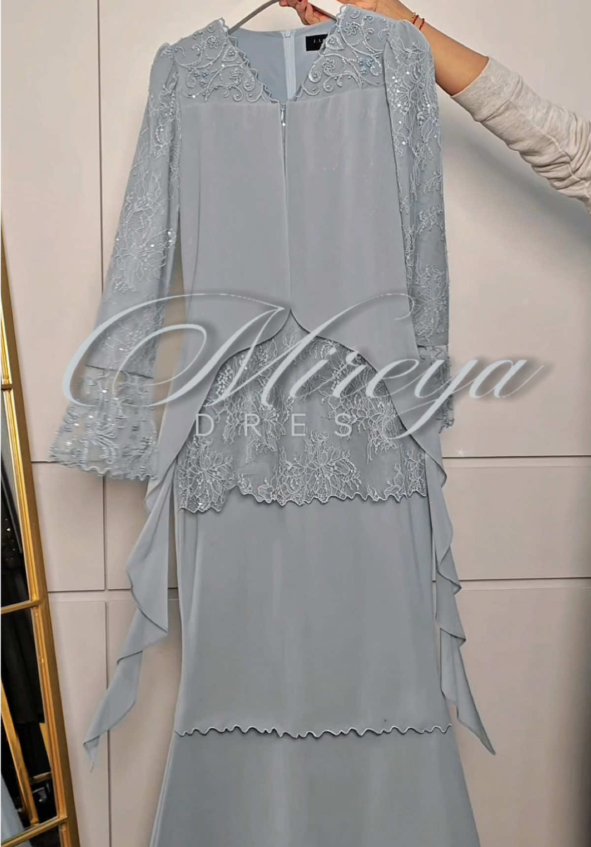 Raya nanti pakai jom Jlabella sama-sama 🙈 Tak pasal-pasal ada yang fikir kita ni satu geng “cantik buat orang tak keruan” !! Baju cantik, aura naik, hati orang? Confirm terbakar sikit 😭🔥 Silap hari bulan, orang bukan tengok kuih… tengok kita je ✨ #grwm #dress #bajuraya2026 #fyp #babyblue