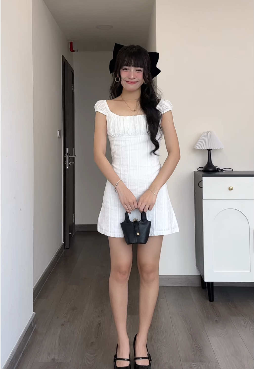 Khi tuii thử theo style bạch nguyệt quang để lên outfits đi chúc Tết nhà người yêu kiểuuu @EROTAS SG #OOTD #viral #2chijbell #erotas #byscom 