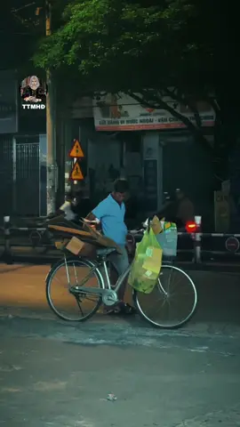 Xuất thân không nói lên bạn là ai. Chỉ có cách sống mới nói lên điều đó. Không được chọn nơi mình sinh ra thì phải cố gắng gấp nhiều lần hơn nữa để chọn nơi mình đặt chân đến. Cố gắng lên…  #TTMHĐ 