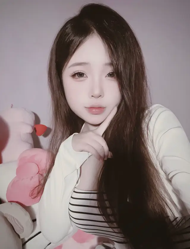 Nụ cười che mấy vết thương, đời ai chẳng vướng đôi lần đớn đau.