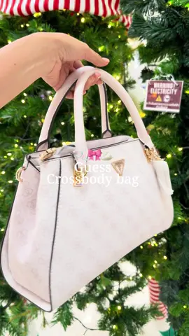 #guess #guessthailand #กระเป๋า #กระเป๋าผู้หญิง #กระเป๋าสะพายข้าง 