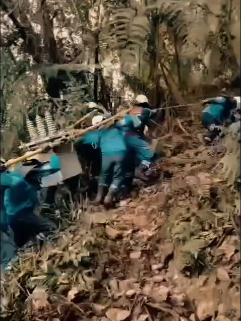 Tower Darurat terus didirikan demi suplai energi ke daerah terdampak, peerintah tunjukkan komitmen serius banu para Korban #viraltiktok #fypppppppppppppp #creatorsarchinsight #bencanaalam #bantuan