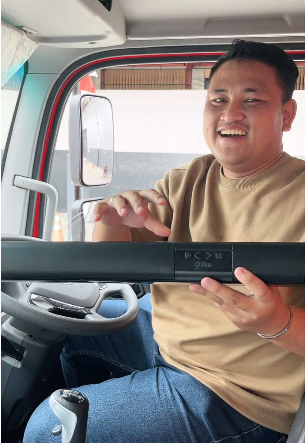 Membalas @TUAN MUDA ADIT 27 ga cuman buat di mobil kak tapi di truk dan di container pun speaker Soundbar OLIKE S10H ini udh bagus bgt😁 #speaker #speakerbluetooth #speakerviral #soundbar #olike 