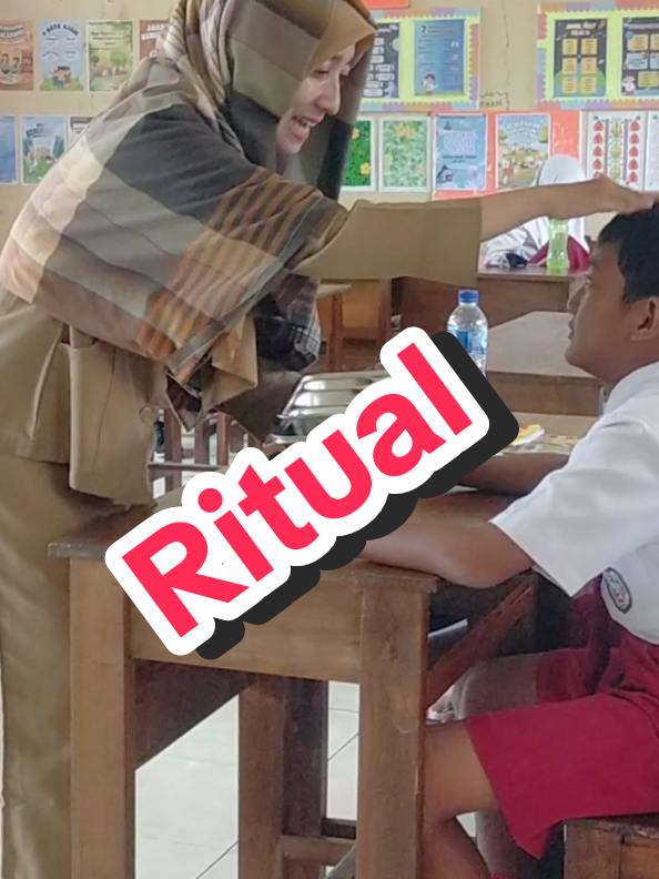 Anjeli datang menyapa😅 yang punya murid usil bisa dicoba✌️ #ritual #muriddanguru #ketawangakak #lucu_ngakak #kontenhiburan 