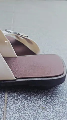 “Soft, lightweight slippers you’ll love 🤍 #cozyslippers #slippers #comfyslippers #fyp 