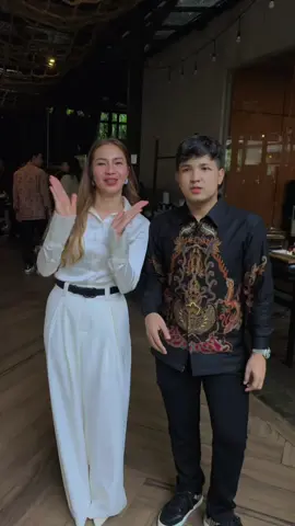 @Jirayut makasih syg ucapan buat lagu “PINJEM DUIT”, jgn lupa kalian dengerin jg ya di Ytube 🫶🏻 #fyp #promo #pinjemduit #wulanalora #pinjemduitviral 