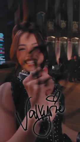 Having streamers sign the camera lens at The Streamer Awards!! #streamerawards #thestreamerawards2025 #streamer #qtcinderella