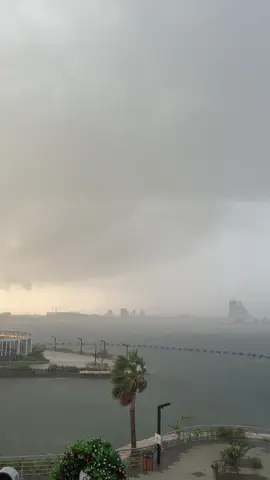 الامطططار تجننننننن 😭😭😭😭😭 #جده_الان #امطاراليوم #امطار_جده #اكسبلورexplore #بحر 