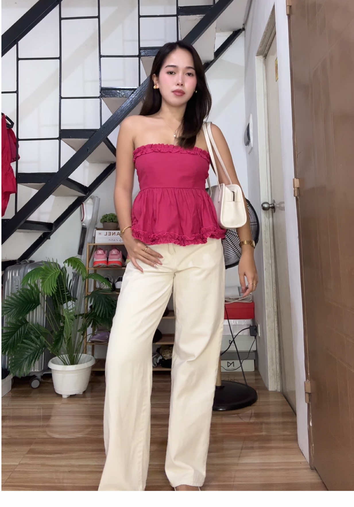 lakas kasi maka sexy ng tube tops eh #tubetop #redtop #OOTD #outfit #outfitideas 