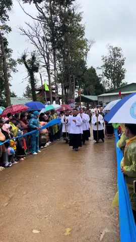 Cha xứ của mọi người có trong đoàn rước này không ạ #kontum 