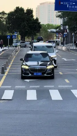 Nhà tranh vách đất là điểm xuất phát, chứ không phải điểm kết thúc! Một ngày nào đó cả tôi và bạn đều sẽ lái Maybach trở về!#Maybachs480 #mixchangzhou 