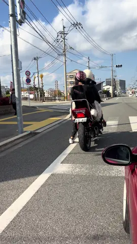 こっちの方が化けてました単車はぜふぁぷーのです #ファミマ定員 #ぜらはぁ#留年まで残り1日 #アプリオ400 #福岡@ぜらはぁ🖤💛 