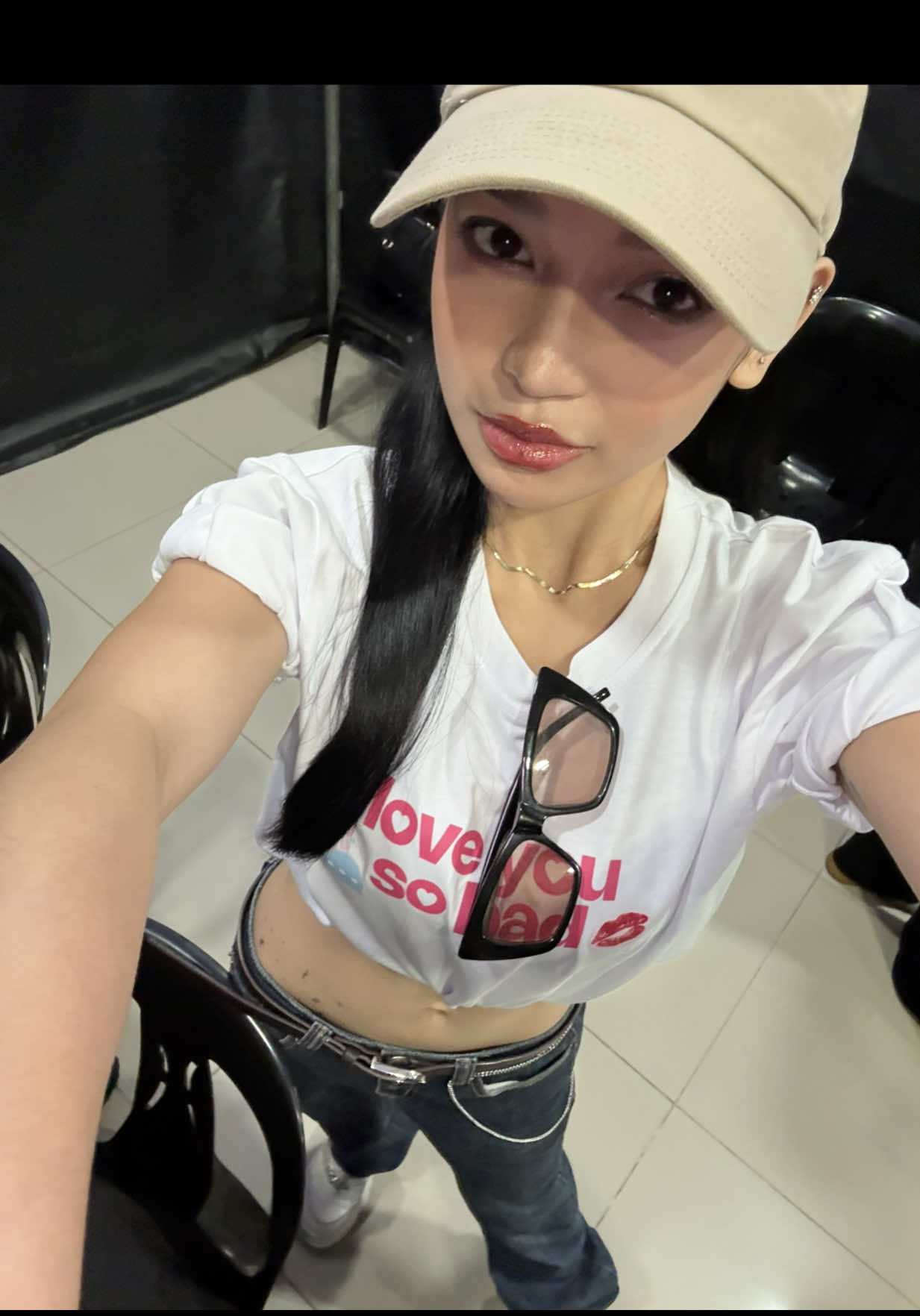 Pili kayo ano look ko diyan Comment A  B or C A. Mini Sandara Park B. Pinya C. Cute ka naman e Kamukha mo si Dyowaw Hindi mauumay sayo Tyla! This was me before Malabon Ikot-Ikot Mall tour for ‘LOVE YOU SO BAD’