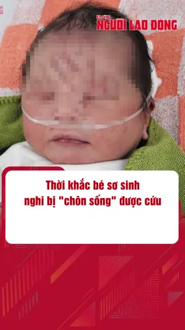 Khi được tìm thấy, bé sơ sinh bị vùi lấp trong nền cát, chỉ hở một ít phần đầu, chân và được người dân cứu kịp thời. #vuoncaosu #gialai #tresosinh #tintuc #baonguoilaodong