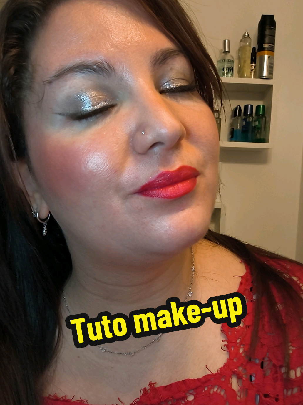 ✨Tuto Make-up  Produits utilisés : - Palettes yeux @bobbibrownth  - Pot liner Bobbi Brown - Crayon Or @ALLTIGERS  - Mascara @Pomponne   - CC cream+ Nude @Embryolisse France  - Anticernes rose Embryolisse  - Blush Antigua Summer Bobbi Brown - Poudre bronzante @maccosmetics   - Crayon rouge @KIKO Milano   - RAL rouge Couture Pomponne 🛒Tous les produits (sauf Kiko) sont dispos dans ma boutique  #tuto #makeuptutorial #makeup #astuce 