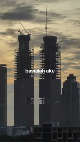 jangan bangunkan aku dari mlmpiku, karena di dalam mimpi kamu itu mencintai aku.