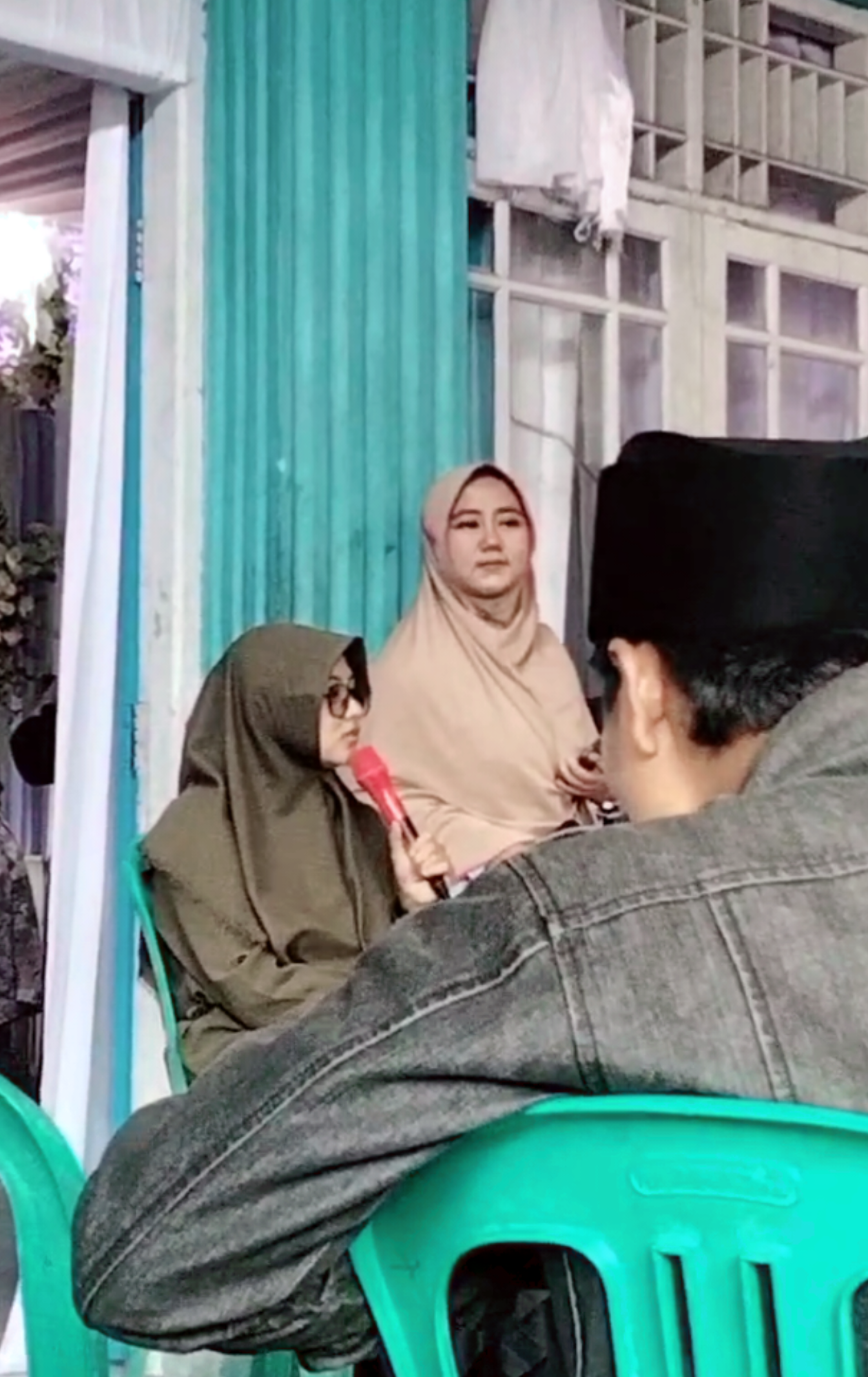 lakum busyro lagi bersama hadroh darussalam albisri dimana mana lakum busyro . gapapa kan ?  @haiyan707 @elan.fauzi video ngawitan nimbrung haha #lakumbusyro #hadrohan #hadrohindonesia #VoiceEffects 