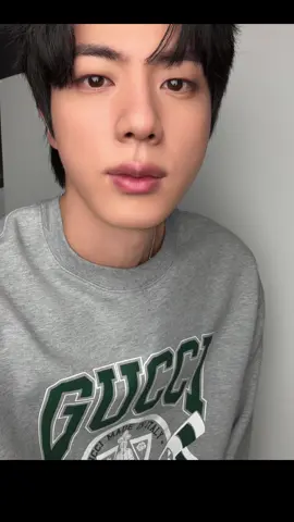 Lại 3giây phải ko anh                       Jin update Weverse 9/12/2025 “Mình chụp selfie mà thấy không có đẹp, nên định không đăng, nhưng nhìn lâu cũng thấy vui vui, nên thôi chia sẻ với ARMY luôn nè.” #btsarmy #seokjin #jin 