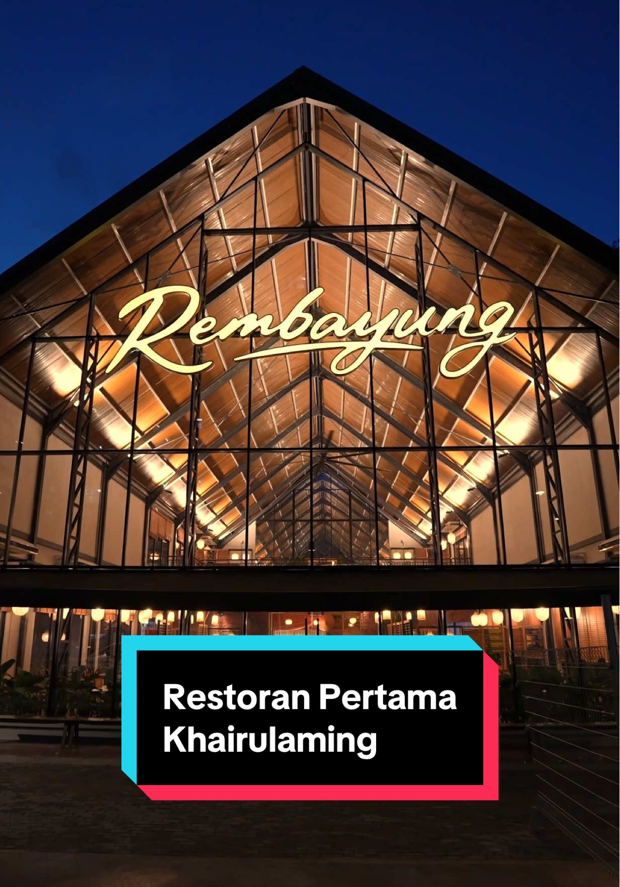 Selepas setahun simpan rahsia, restoran pertama Khairulaming telah pun siap. Dengan menelan modal 4 juta ringgit, kita bina bangunan dari scratch di atas tanah kosong seluas 8,000 kaki di Kg Baru. Ini adalah investment terbesar KA pernah buat untuk one single project Selepas 10 tahun dalam dunia online, i’m finally ready untuk mulakan langkah ke dunia offline. Ini adalah permulaan untuk planning KA 10 tahun yang seterusnya. Selamat datang ke Rembayung ❤️