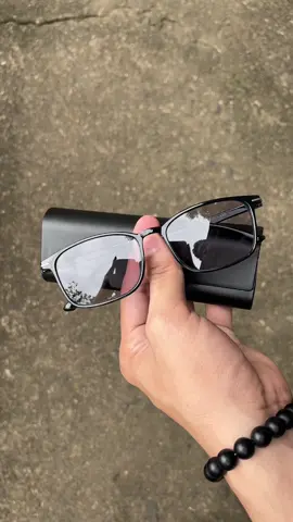 solid ng eyeglass na’to sobrang mura pa dami pa kasama! #eyeglasses #antiradiationglass #photochromiceyeglass 