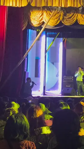 ကျတော်တို့လို့သာမာန်ပရိတ်သက်တယောက်ကို မိုက်ပေးပြီးသီချင်းဆိုခွင့်ပေးတယ် လက်အုပ်ချီပြီးနှုတ်ဆက်တယ် ပရိတ်သက်ကိုလေးစားတယ်ပျော်စရာတေတင်ဆက်တယ် ကိုကိုတိုင်မခိုမကပ်ပဲ အစွမ်းကုန်လုပ်ပြခဲ့တယ် ဒီခလေး မြန်မာပါမက ကဘာမှာပါ ထွန်းတောက်အောင်မြင်စေချင်ပါတယ်ဗျာ လေးစားလို့ လက်အုပ်ချီပြီးဂါရဝပြုခဲ့ပါတယ်ငါ့ညီရာ