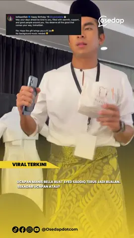 Ucapan Hari Lahir Bella Tarik Perhatian Ramai Nama Bella Astillah kembali menjadi bualan apabila pelakon dan penyanyi itu memuat naik ucapan hari lahir buat Ahli Parlimen Muar, Syed Saddiq yang menyambut ulang tahun kelahiran ke 33 baru baru ini. Bukan sahaja ucapan itu berbentuk manis, malah gambar mereka bersama turut menambah rasa ingin tahu warganet. Menerusi hantaran di Instagram, Bella mendoakan agar Syed Saddiq sentiasa dikelilingi kebaikan dan sokongan sepanjang perjalanan hidupnya. Ucapan Penuh Bermakna Dari Bella Dalam ucapannya, Bella menulis kata kata yang kedengaran sangat thoughtful, seolah olah menggambarkan hubungan rapat mereka sejak akhir akhir ini. “Selamat Hari Lahir YB Syed Saddiq. Semoga hari hari yang mendatang sentiasa baik dengan awak, penuh dengan kasih sayang, sokongan, dan orang orang yang membawa kebaikan dalam hidup awak. Awak layak terima segala yang baik, insyaAllah,” tulis Bella. Ucapan itu nyata membuat ramai tertanya tanya, apatah lagi apabila ia datang dari seorang selebriti yang sedang melalui fasa kehidupan baharu selepas perpisahan. Reaksi Syed Saddiq Curi Tumpuan Tidak lama selepas itu, Syed Saddiq membalas ucapan tersebut dengan nada yang cukup mesra, sekaligus mengundang lebih banyak spekulasi. “So formal nak ber YB. Awak memang yang paling baik dan paling manis. Terima kasih sebab sentiasa ada untuk saya,” tulisnya sambil meninggalkan emoji hati. Baca artikel di website Osedap! link dekat Bio 👆🏼 Sumber : Instagram Untuk kredit atau apa2 berkaitan kontent, boleh terus DM ye 🥰 #osedapdotcom #funnyvideo #syedsaddiq #bellaastillah #ucapanharijadi #merpatisejoli #selebriti #ahlipolitik