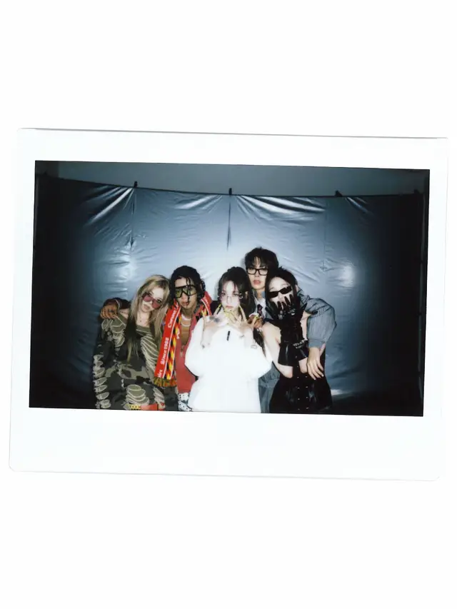 The 1st EP Album 'ALLDAY PROJECT' PHOTOSHOOT BEHIND PHOTO Listen & Download ∙ LINK IN BIO ∙ #ALLDAYPROJECT #ADP #올데이프로젝트 #LOOKATME #THEBLACKLABEL 