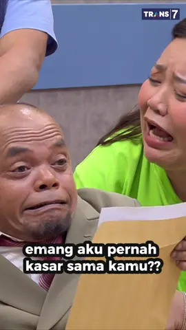 Toloongg, takut bang Ucok jadi nyaman dipeluk Gita Bhebhita 😭😭 #LaporPakTRANS7 Malam ini! Senin-Jumat jam 21.30 WIB #diTRANS7aja