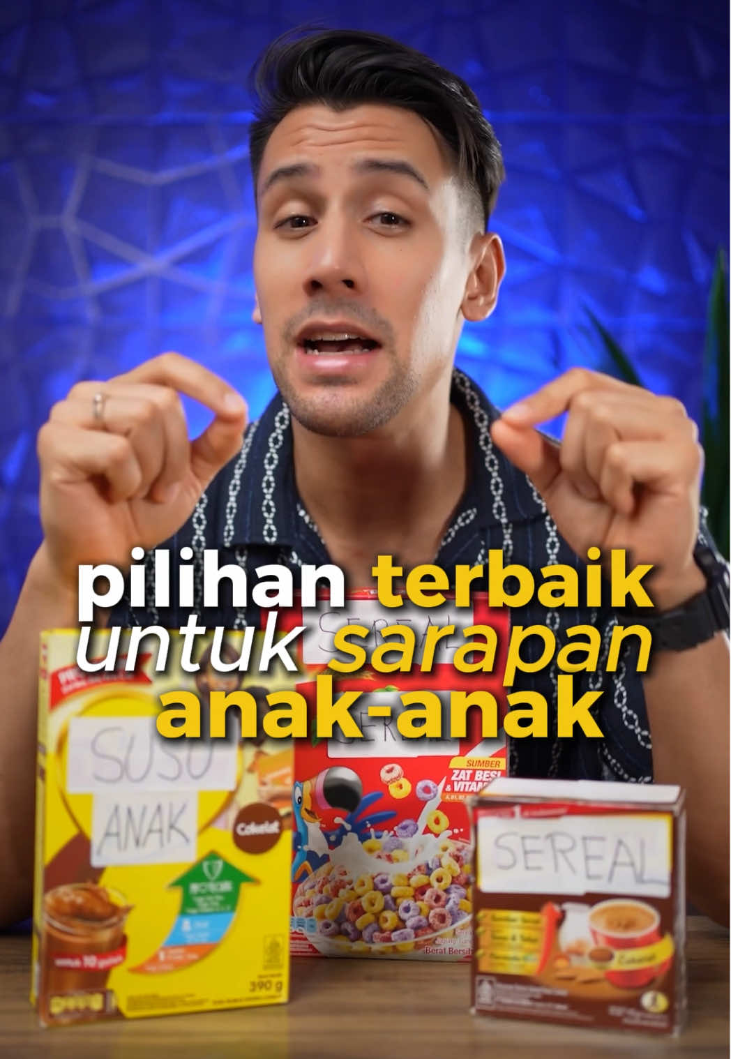 Biasanya minuman sereal, sereal kids dan susu bubuk coklat diiklankan dan diklaim sebagai pilihan terbaik untuk sarapan anakmu‼️ Tapi kalau kita cek komposisi dari produk tersebut kenyataanya kebanyakan produk yang diiklankan sehat bagi anak ternyata tinggi dalam kandungan gula dan kandungan nutrisinya juga minim⚠️ Anehnya sarapan yang baik untuk anak-anak seperti telur atau nasi malah dicap sebagai makanan-makanan yang kurang ok untk anak-anak🫣 Saya yakin setiap orang tua pengen yang terbaik untuk anaknya tapi kita tidak boleh gampang digiring oleh industri makanan yang prioritas utamanya sebagai business bukan kesehatan anakmu tapi cuan⚠️‼️ Intinya jadi orang tua yang berpikir kritis dan selalu cek komposisi dan informasi nilai gizi sebelum beli produk apapun untk anakmu✅ Please share video ini dalam storymu✔️ supaya orang tua di indonesia menjadi semakin smart 👍 #sarapan #orangtua #edukasi #anaksehat #makanansehat 