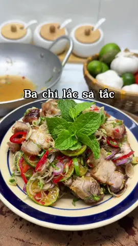 Phần 215: Ba chỉ lắc sả tắc. Em có món này, ai góp gì thì góp, không góp thì góp nha 🌝 #nauancungtiktok #bachilacsatac #chongnauvokhen #naudeanngon #xuhuong 