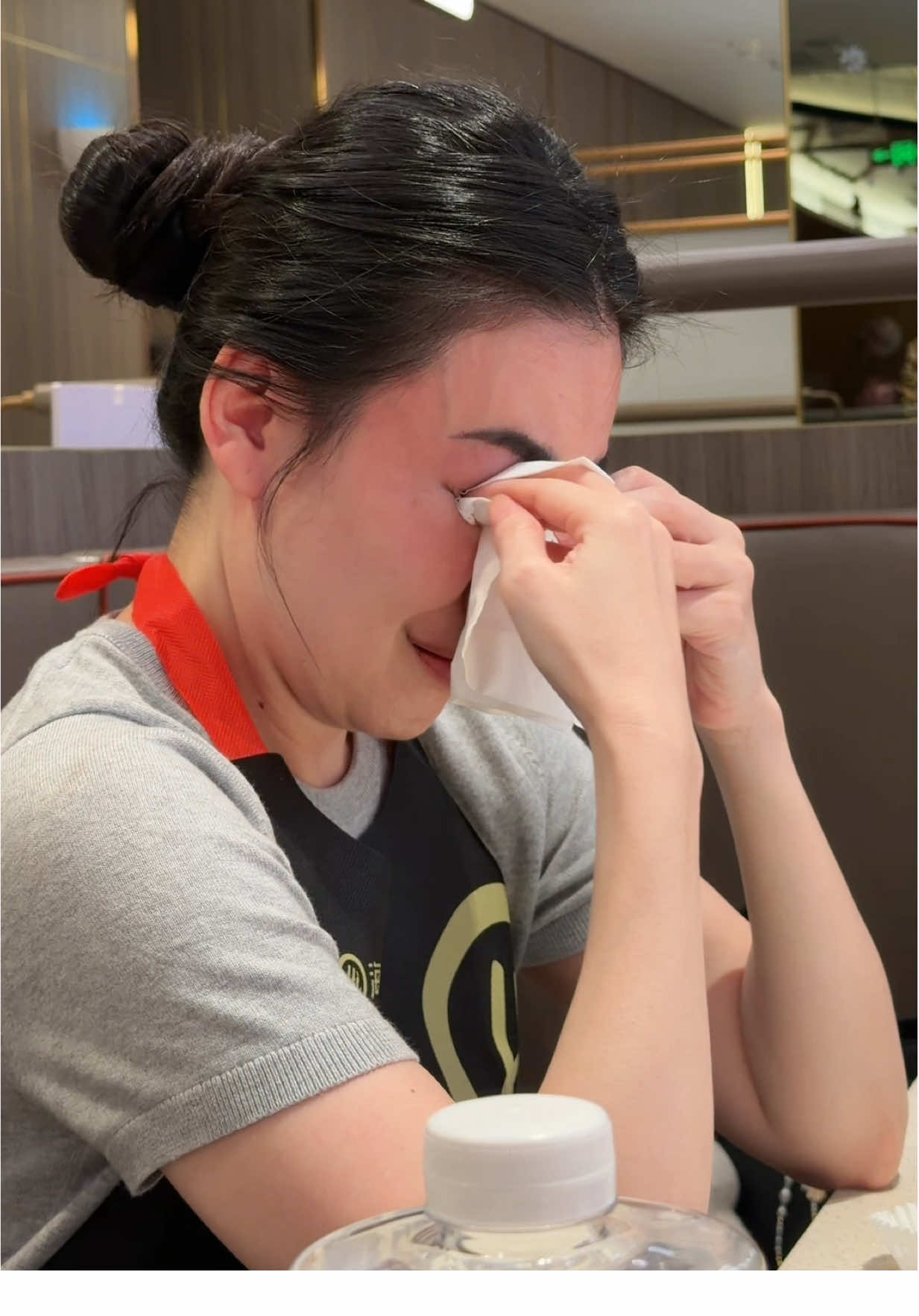 តាំងពីម្សិលមិញមកបងស្រីរវល់មើលទូរស័ព្ទទឹកភ្នែកទប់មិនជាប់ ជំនួយបញ្ជូនទៅបន្តបន្ទាប់មិនដាច់ឡើយ❤️🙏🏻