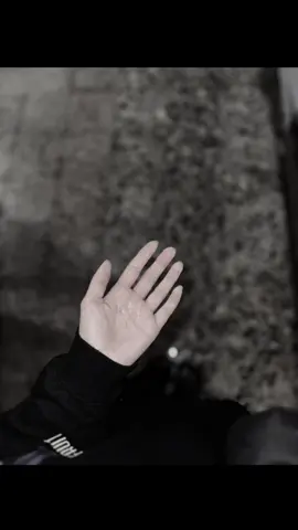 جَـيتك بليله شـَتا🩶.#صعدو_الفيديو #CapCut #اكسبلورexplore #مشاهدات #tiktok 