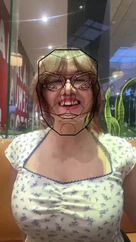 kkkkkwkwkwk malah kayak siamang