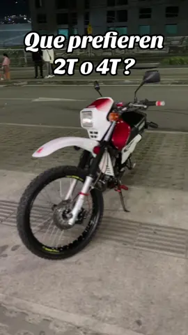 Yo prefiero tener las dos 🤭😮‍💨🇧🇷🩴#yamaha #dt125 #xtz150 #2t #4t 