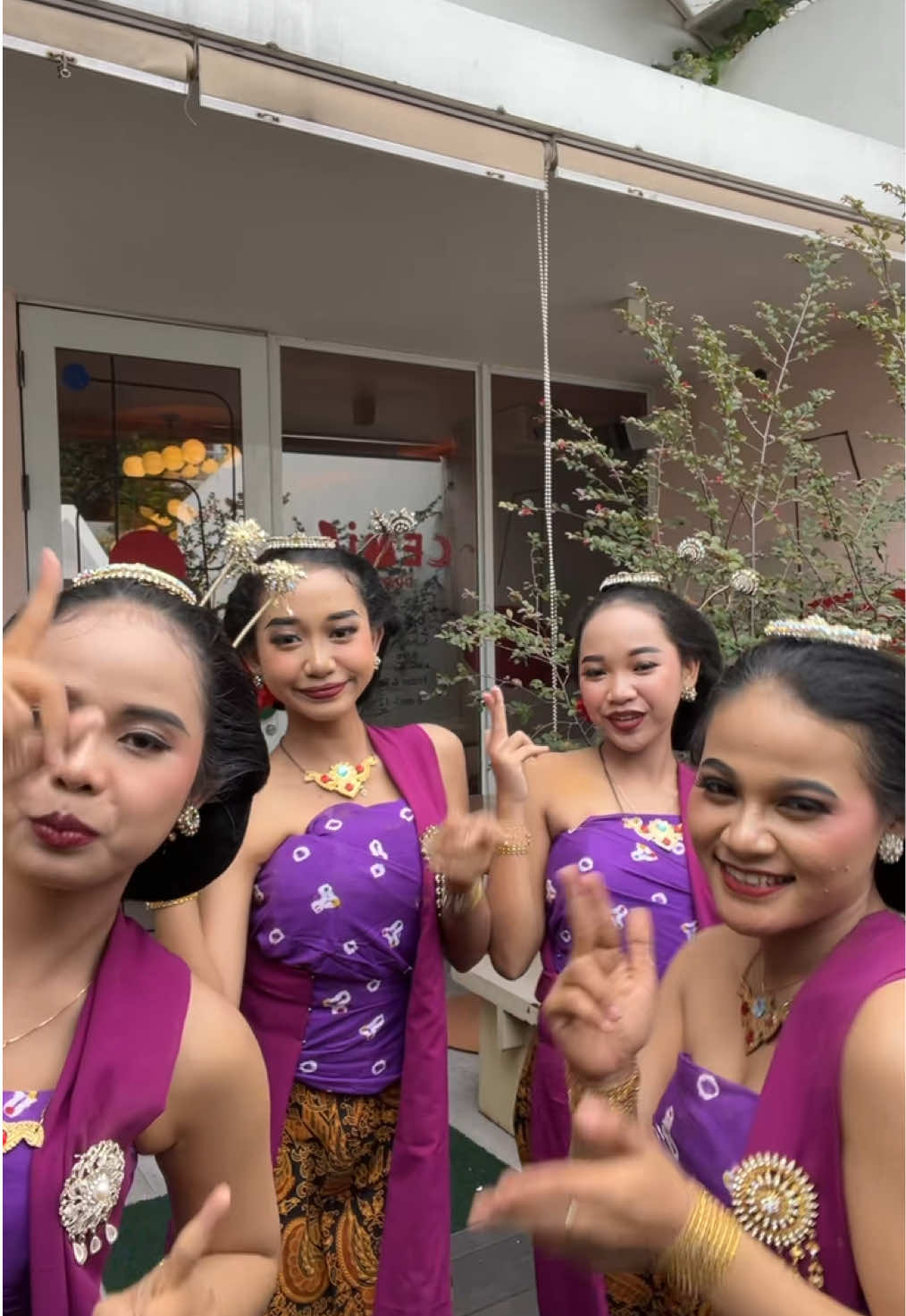 Fit checkk!!💃🏻✨👋🏻#sanggartari #sanggartarisemarang #tradisijawa #kotalamasemarang 